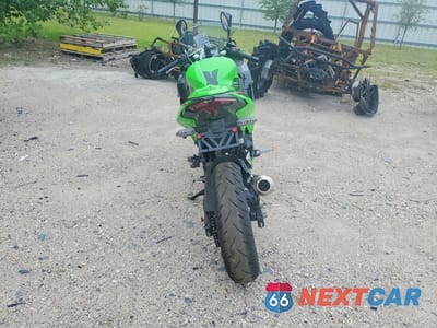 Czwarte zdjęcie samochodu z boku: 2024 KAWASAKI EX500 A VIN:ML5EXGJ1XRDA25010 - miniatura