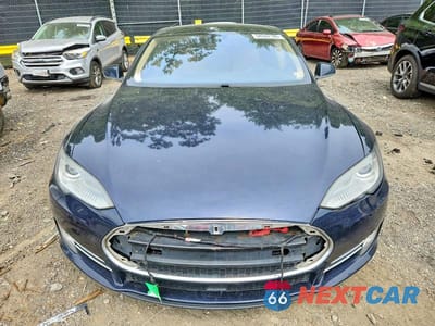 Zdjęcie 11 z 12 samochodu: 2015 TESLA MODEL S 85D VIN:5YJSA1H22FFP74892 - miniatura