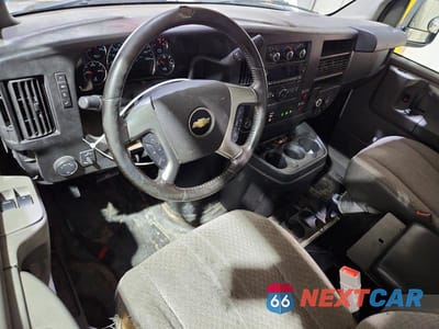 Zdjęcie 8 z 13 samochodu: 2015 CHEVROLET EXPRESS G2500 VIN:1GCWGFCFXF1167607 - miniatura