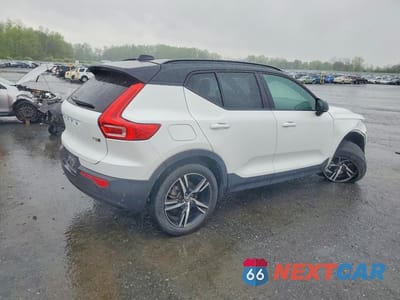 Trzecie zdjęcie samochodu z tyłu: 2021 VOLVO XC40 PLUS VIN:YV4162UM2M2462918 - miniatura