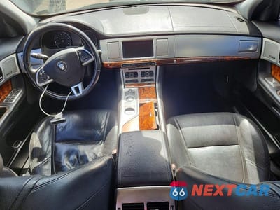 Zdjęcie 8 z 12 samochodu: 2015 JAGUAR XF VIN:SAJWA0FS5FPU50762 - miniatura