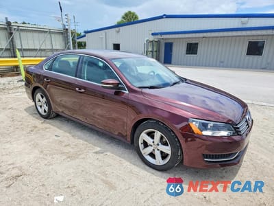 Czwarte zdjęcie samochodu z boku: 2013 VOLKSWAGEN PASSAT SE VIN:1VWBH7A3XDC104158 - miniatura