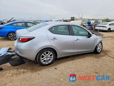 Trzecie zdjęcie samochodu z tyłu: 2017 TOYOTA YARIS IA BASE VIN:3MYDLBYVXHY175489 - miniatura