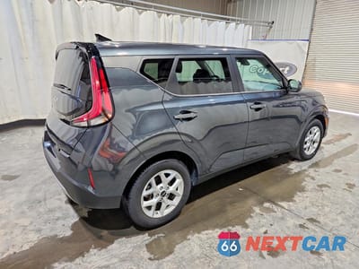 Trzecie zdjęcie samochodu z tyłu: 2025 KIA SOUL LX VIN:KNDJ23AU0S7258675 - miniatura