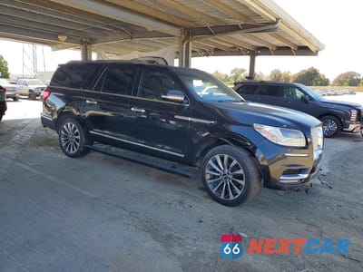 Czwarte zdjęcie samochodu z boku: 2018 LINCOLN NAVIGATOR L SELECT VIN:5LMJJ3JT8JEL08798 - miniatura