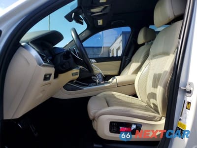 Zdjęcie 7 z 14 samochodu: 2021 BMW X7 XDRIVE40I VIN:5UXCW2C09M9E78892 - miniatura