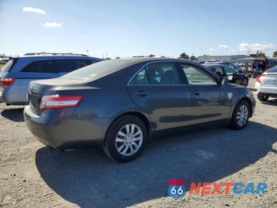Trzecie zdjęcie samochodu z tyłu: 2010 TOYOTA CAMRY LE VIN:4T1BF3EK4AU526303 - miniatura