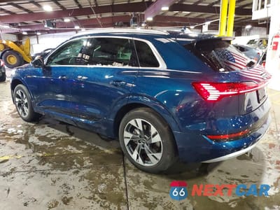 Drugie zdjęcie samochodu z przodu: 2022 AUDI E-TRON PREMIUM PLUS VIN:WA1LAAGE4NB032456 - miniatura