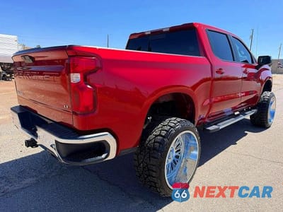 Czwarte zdjęcie samochodu z boku: 2021 CHEVROLET SILVERADO K1500 LT VIN:1GCUYDED0MZ214405 - miniatura