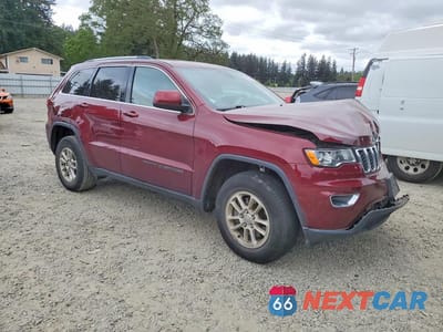 Czwarte zdjęcie samochodu z boku: 2020 JEEP GRAND CHEROKEE LAREDO VIN:1C4RJFAG6LC249604 - miniatura