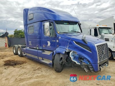 2022 VOLVO VN VNL 4V4NC9EH0NN288777 - główne zdjęcie licytacji z USA - miniatura
