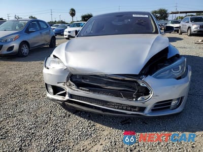 Piąte zdjęcie samochodu w środku: 2013 TESLA MODEL S VIN:5YJSA1CP0DFP22306 - miniatura