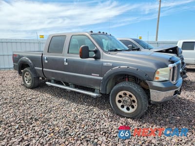 Czwarte zdjęcie samochodu z boku: 2005 FORD F350 SRW SUPER DUTY VIN:1FTWW31P95EB49605 - miniatura