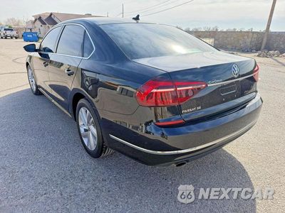 Trzecie zdjęcie samochodu z tyłu: 2018 VOLKSWAGEN PASSAT SE VIN:1VWBA7A33JC005519 - miniatura