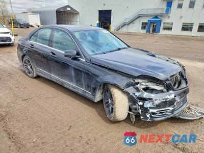 Czwarte zdjęcie samochodu z boku: 2012 MERCEDES-BENZ C 250 4MATIC VIN:WDDGF8FBXCA741295 - miniatura