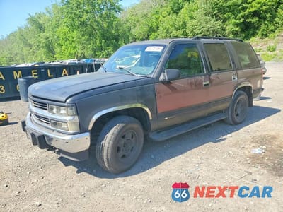 1996 CHEVROLET TAHOE K1500 1GNEK13R4TJ415764 - główne zdjęcie licytacji z USA - miniatura
