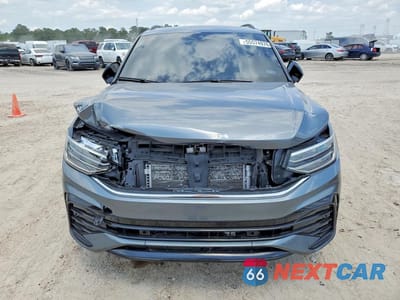 Piąte zdjęcie samochodu w środku: 2023 VOLKSWAGEN TIGUAN SE R-LINE BLACK VIN:3VVCB7AX6PM140509 - miniatura