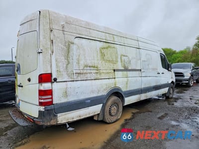 Trzecie zdjęcie samochodu z tyłu: 2011 MERCEDES-BENZ SPRINTER 2500 VIN:WD3PE8CC1B5531728 - miniatura