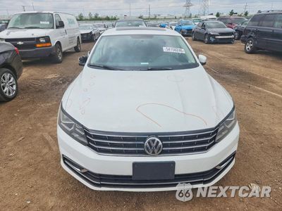 Piąte zdjęcie samochodu w środku: 2018 VOLKSWAGEN PASSAT SE VIN:1VWBA7A39JC021983 - miniatura