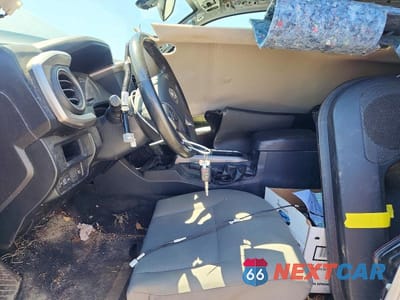 Zdjęcie 7 z 13 samochodu: 2019 TOYOTA TACOMA SR5 V6 VIN:3TMCZ5AN4KM224012 - miniatura