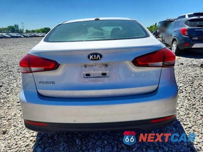 Zdjęcie 6 z 12 samochodu: 2018 KIA FORTE LX VIN:3KPFK4A75JE213963 - miniatura
