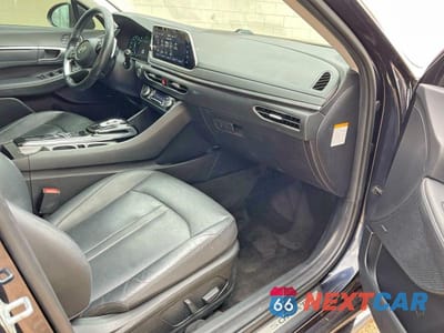 Piąte zdjęcie samochodu w środku: 2021 HYUNDAI SONATA HYBRID VIN:KMHL54JJXMA024170 - miniatura
