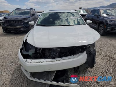 Piąte zdjęcie samochodu w środku: 2019 VOLKSWAGEN PASSAT WOLFSBURG VIN:1VWLA7A38KC004968 - miniatura