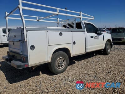 Trzecie zdjęcie samochodu z tyłu: 2018 FORD F350 SUPER DUTY VIN:1FDBF3A68JED02034 - miniatura