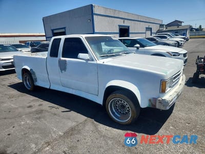 Czwarte zdjęcie samochodu z boku: 1983 CHEVROLET S TRUCK S10 VIN:1GCCT14B9D0133710 - miniatura
