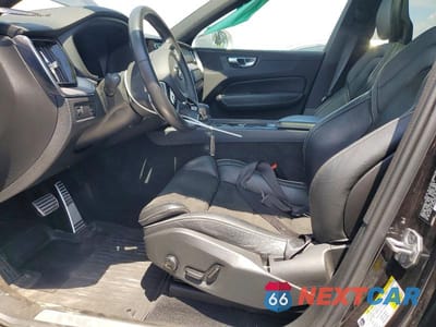 Zdjęcie 7 z 13 samochodu: 2018 VOLVO XC60 T5 R-DESIGN VIN:YV4102RM6J1023927 - miniatura