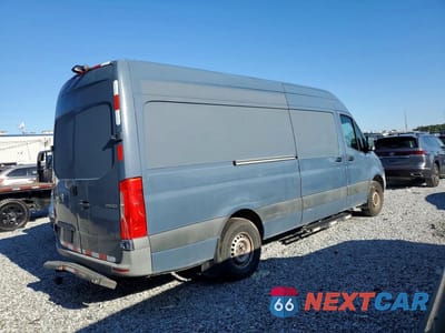 Trzecie zdjęcie samochodu z tyłu: 2019 MERCEDES BENZ SPRINTER 2500 DELIVERY VAN VIN:WD4PF1CD6KT012775 - miniatura
