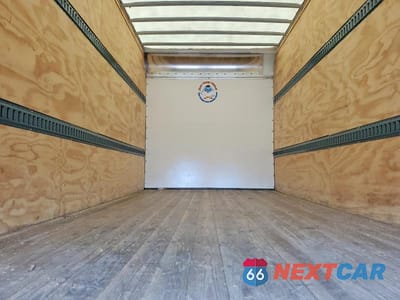 Zdjęcie 10 z 13 samochodu: 2023 ISUZU NPR HD BOX TRUCK VIN:54DC4W1D6PS201448 - miniatura