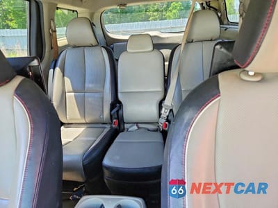Zdjęcie 10 z 13 samochodu: 2021 KIA SEDONA EX VIN:KNDMB5C18M6672047 - miniatura