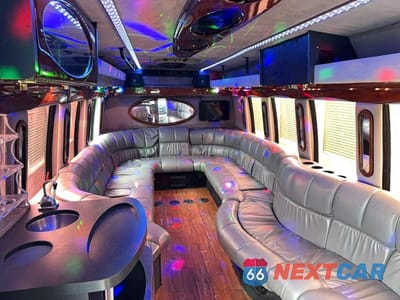 Zdjęcie 6 z 10 samochodu: 2003 FORD ECONOLINE E450 SUPER DUTY CUTAWAY VAN VIN:1FDXE45F53HA63424 - miniatura