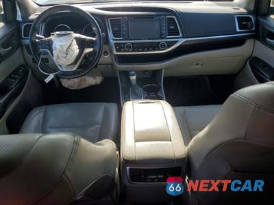 Zdjęcie 8 z 12 samochodu: 2014 TOYOTA HIGHLANDER LIMITED VIN:5TDYKRFH9ES019309 - miniatura