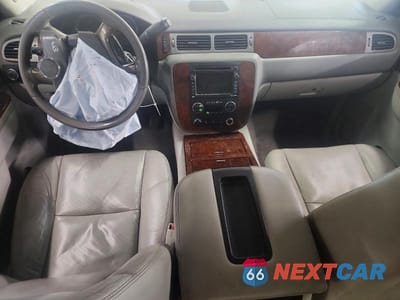 Zdjęcie 8 z 14 samochodu: 2011 CHEVROLET TAHOE K1500 LTZ VIN:1GNSKCE03BR115176 - miniatura