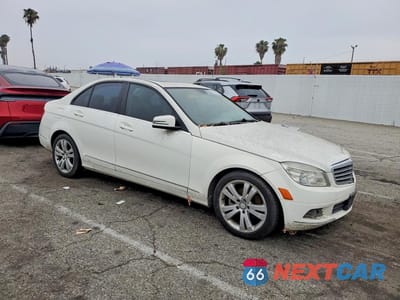 Czwarte zdjęcie samochodu z boku: 2010 MERCEDES-BENZ C 300 VIN:WDDGF5EB0AR111980 - miniatura