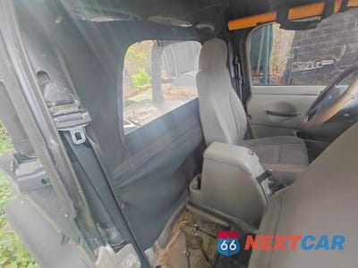 Zdjęcie 6 z 10 samochodu: 2005 JEEP WRANGLER X VIN:1J4FA39S55P344574 - miniatura