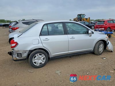 Trzecie zdjęcie samochodu z tyłu: 2010 NISSAN VERSA 1.8 S VIN:3N1BC1AP6AL369955 - miniatura