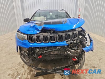 Piąte zdjęcie samochodu w środku: 2025 JEEP COMPASS TRAILHAWK VIN:3C4NJDDN2ST536924 - miniatura