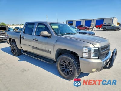 Czwarte zdjęcie samochodu z boku: 2007 CHEVROLET SILVERADO K1500 CREW CAB VIN:2GCEK13M971646804 - miniatura