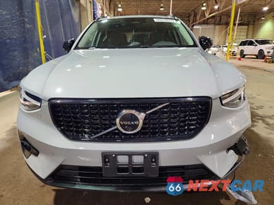 Piąte zdjęcie samochodu w środku: 2026 VOLVO XC40 PLUS VIN:YV4L12UC6T2746341 - miniatura