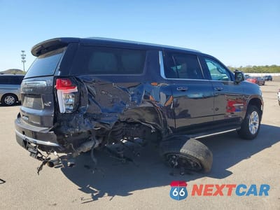 Trzecie zdjęcie samochodu z tyłu: 2024 CHEVROLET SUBURBAN K1500 PREMIER VIN:1GNSKFKD0RR244379 - miniatura