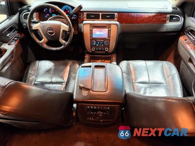 Zdjęcie 8 z 13 samochodu: 2013 GMC YUKON SLT VIN:1GKS2CE00DR175433 - miniatura