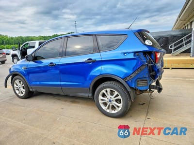 Drugie zdjęcie samochodu z przodu: 2019 FORD ESCAPE S VIN:1FMCU0F7XKUC23322 - miniatura