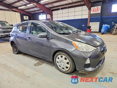 Czwarte zdjęcie samochodu z boku: 2013 TOYOTA PRIUS C ONE VIN:JTDKDTB32D1533120 - miniatura