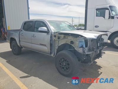 Czwarte zdjęcie samochodu z boku: 2020 TOYOTA TACOMA SR5 V6 VIN:3TMCZ5AN7LM358112 - miniatura