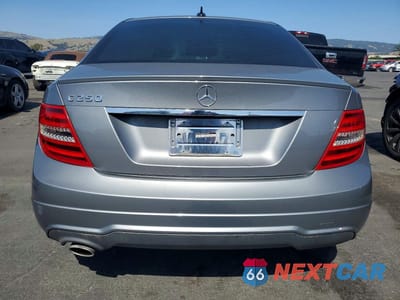 Zdjęcie 6 z 12 samochodu: 2012 MERCEDES-BENZ C 250 VIN:WDDGF4HB3CR214559 - miniatura
