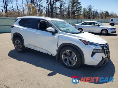 Czwarte zdjęcie samochodu z boku: 2026 NISSAN ROGUE SV VIN:5N1BT3BBXTC709369 - miniatura