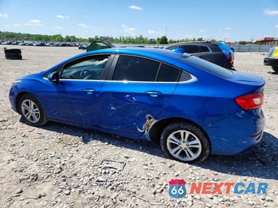 Drugie zdjęcie samochodu z przodu: 2018 CHEVROLET CRUZE LT VIN:1G1BE5SM9J7246375 - miniatura